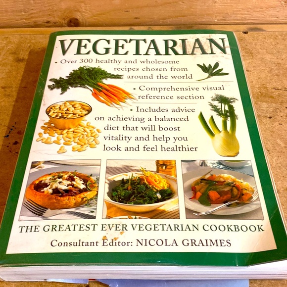 Vegetarian: The Greatest Ever Vegetarian Cookbook by Nicola Grimes (2003) - Picture 1 of 11